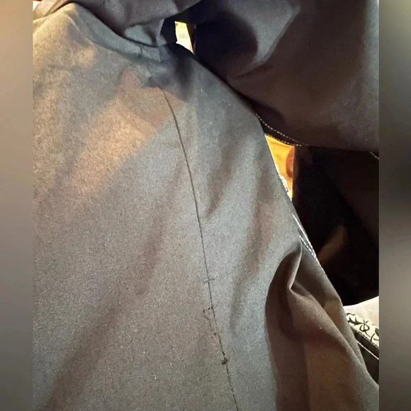 Dennis by Dennis Basso white/black ruffled hem coat W’s size S - Picture 12 of 12